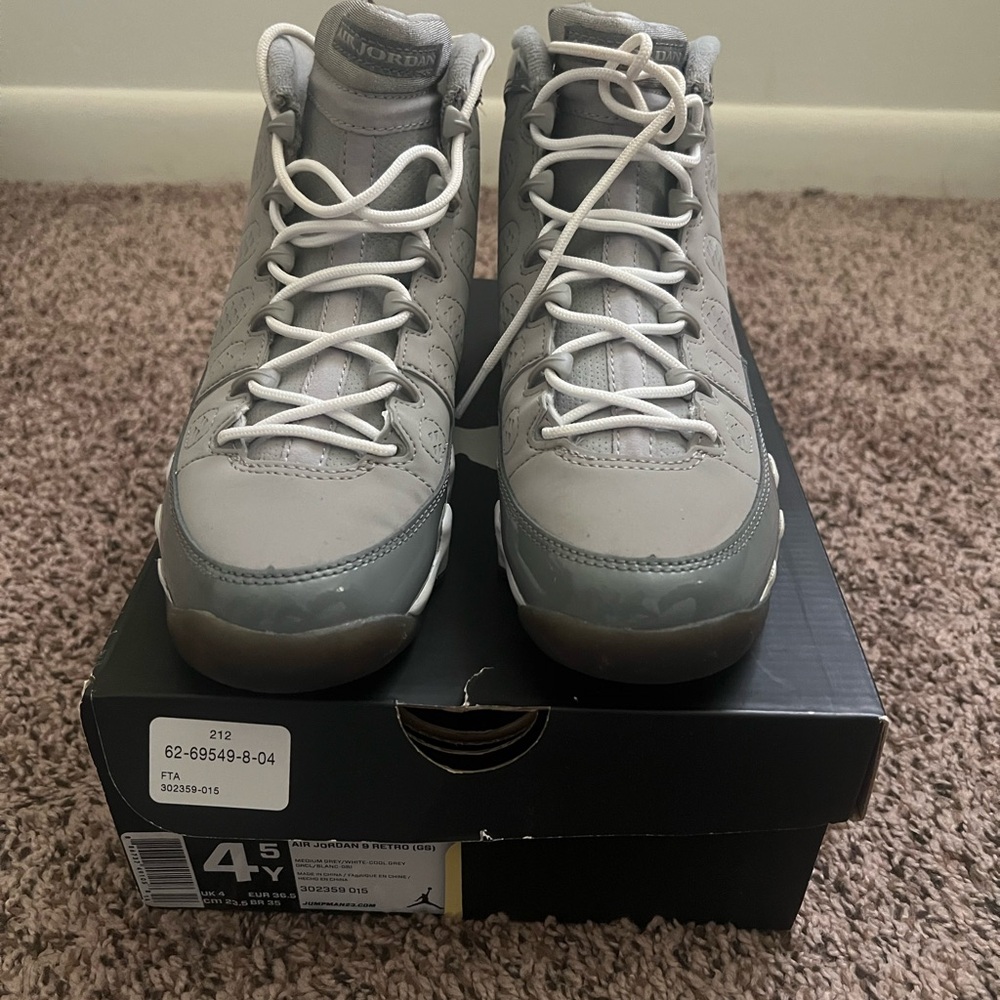 Jordan Kids Sneakers in Gray and White
